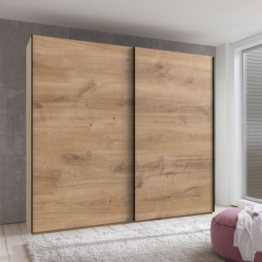Moderne schuifdeurkast in houtlook met een minimalistisch design, geplaatst in een stijlvolle slaapkamer.